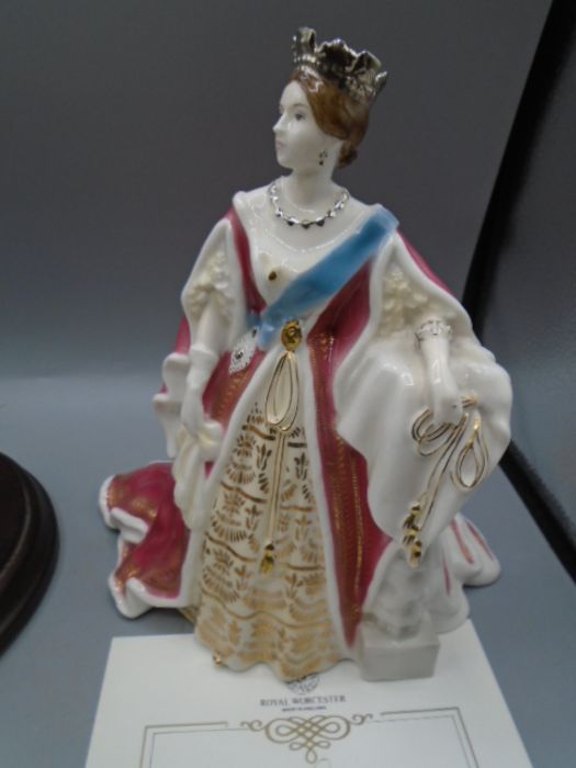 Royal Worcester figurines 'Mary queen of Scots' and 'Queen Victoria' with authentication - Bild 4 aus 5