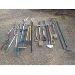 Quantity of garden hand tools