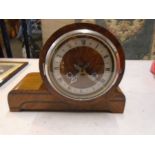 Oak cased mantel clock, glass to face is cracked