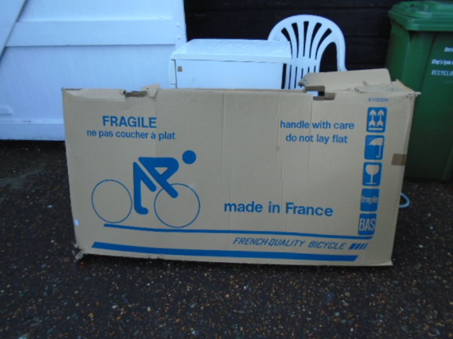 Brand new vintage Peugeot adult racing bike in original box - Image 2 of 5