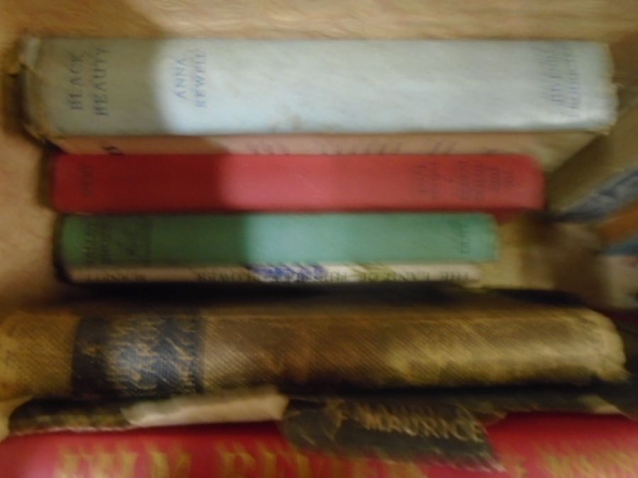 A box of vintage books - Image 4 of 6