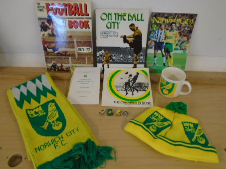 Norwich city football club memorabillia- 2 books, an invitation, a mug, a few brooches, scarf and