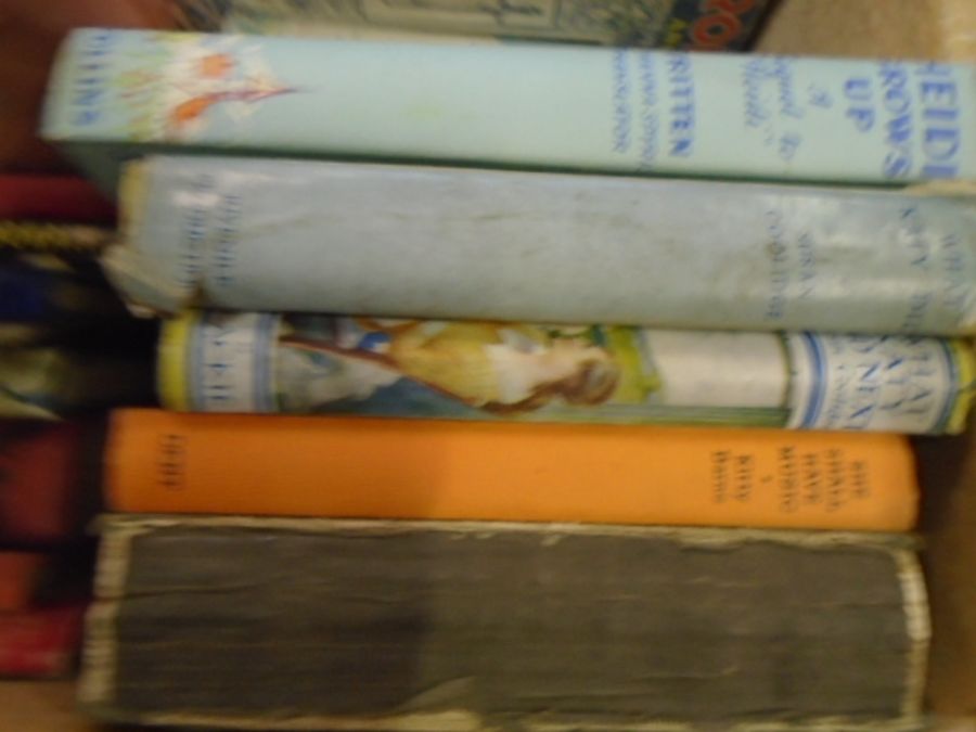 A box of vintage books - Image 5 of 6