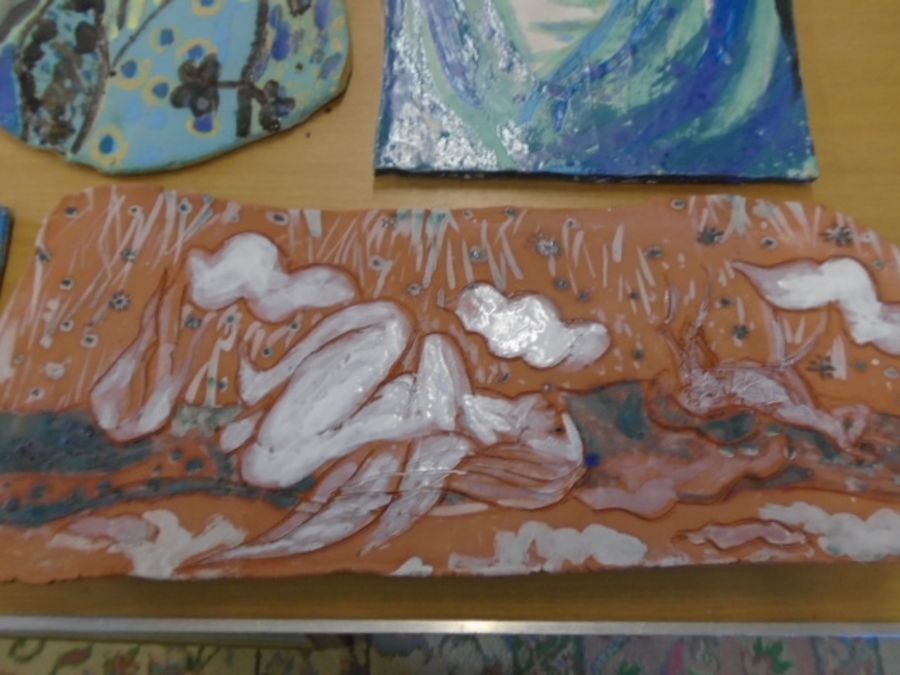 5 plaques made in crank clay depicting various abstract images made by a local artist - Image 5 of 5