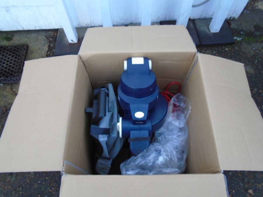 Spear and Jackson 3 in 1 garden vacuum in box - Image 2 of 2