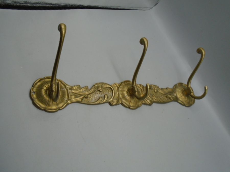 A brass peg rail - Image 2 of 2