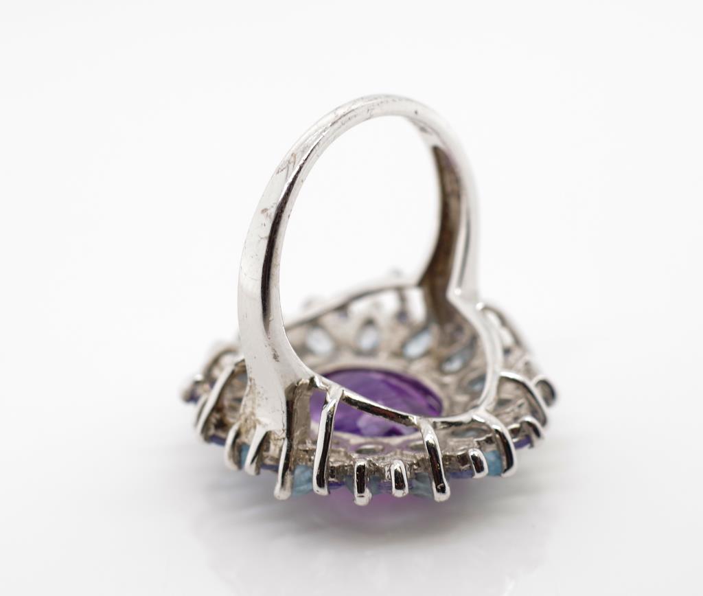 Amethyst and topaz set silver cocktail ring - Image 3 of 3