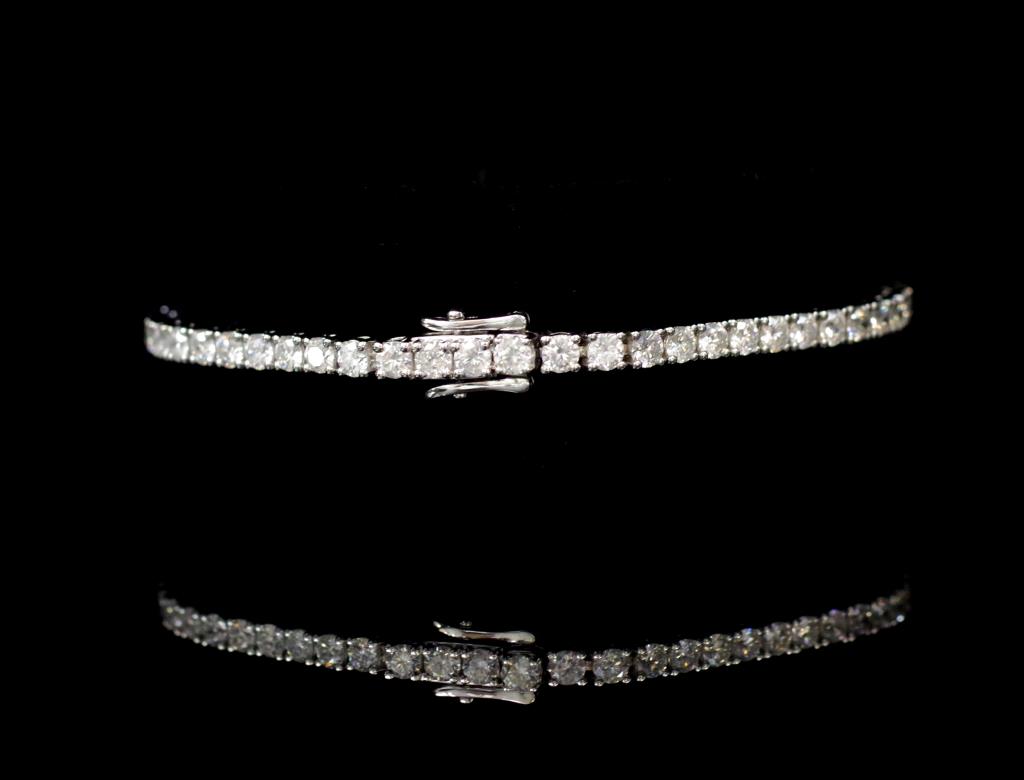 4.57ct diamond and 18ct white gold tennis bracelet