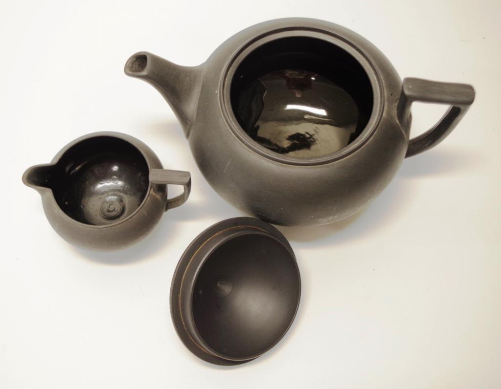 Good Wedgwood black basalt teapot - Image 3 of 4