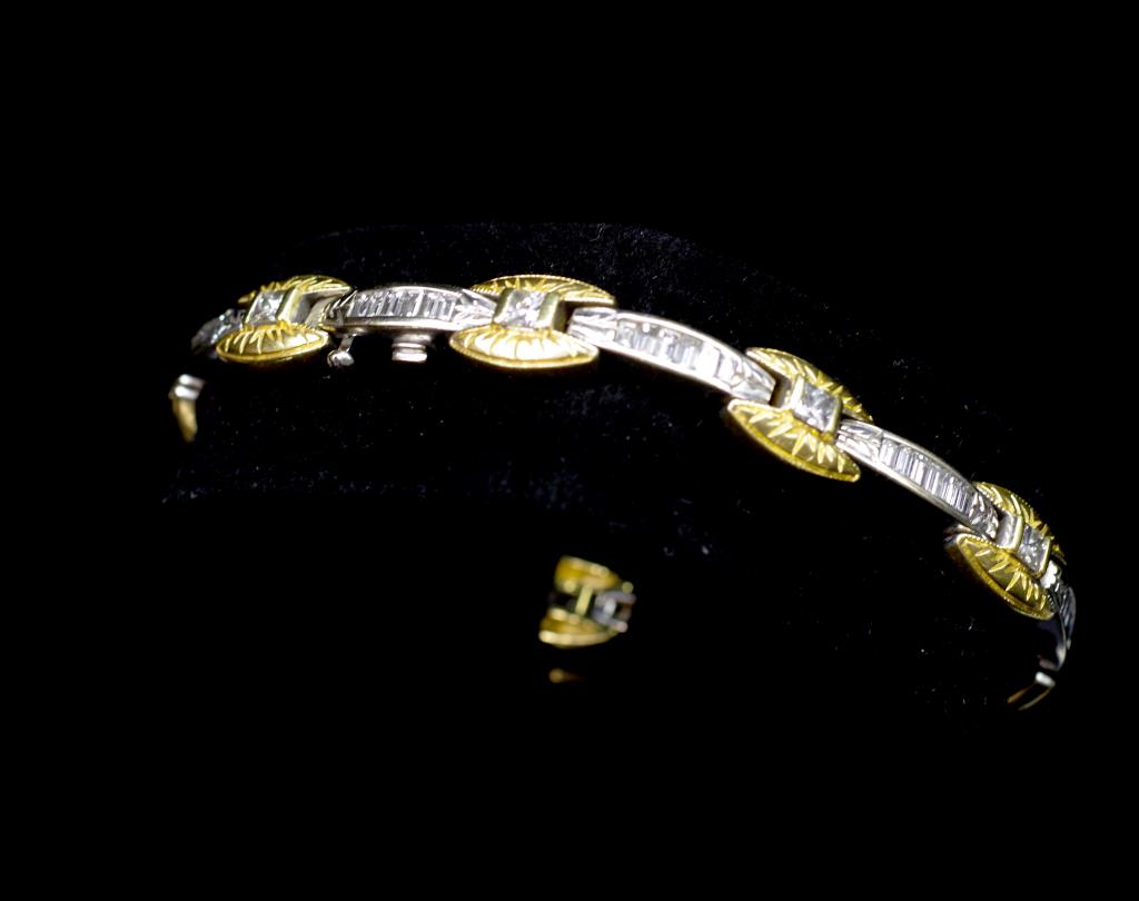 A good diamond and two tone gold bracelet - Image 6 of 7
