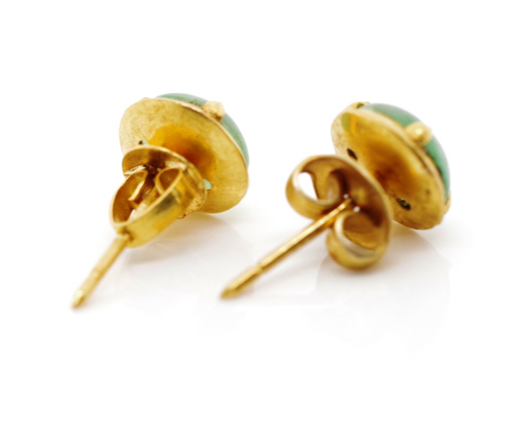Jade and yellow gold stud earrings - Image 2 of 2