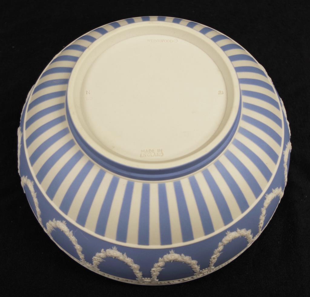 Good Wedgwood blue & white 'Festival' bowl - Image 3 of 3