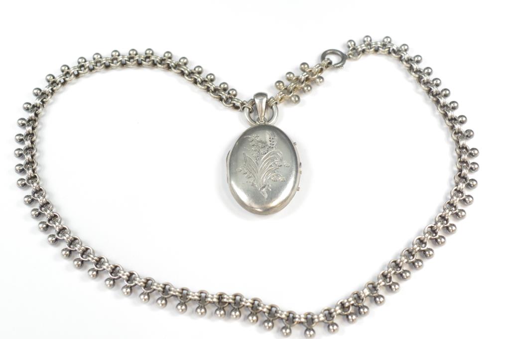 Late Victorian period silver locket and chain - Image 6 of 6