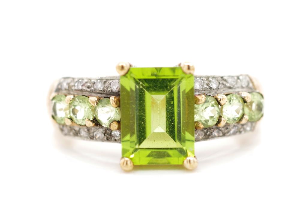 Peridot and diamond set 9ct yellow gold ring - Image 2 of 5