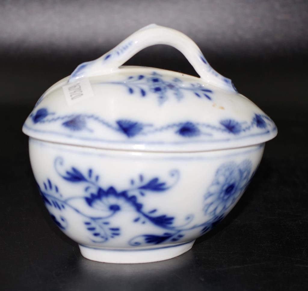 Meissen ceramic blue & white lidded bowl - Image 4 of 5