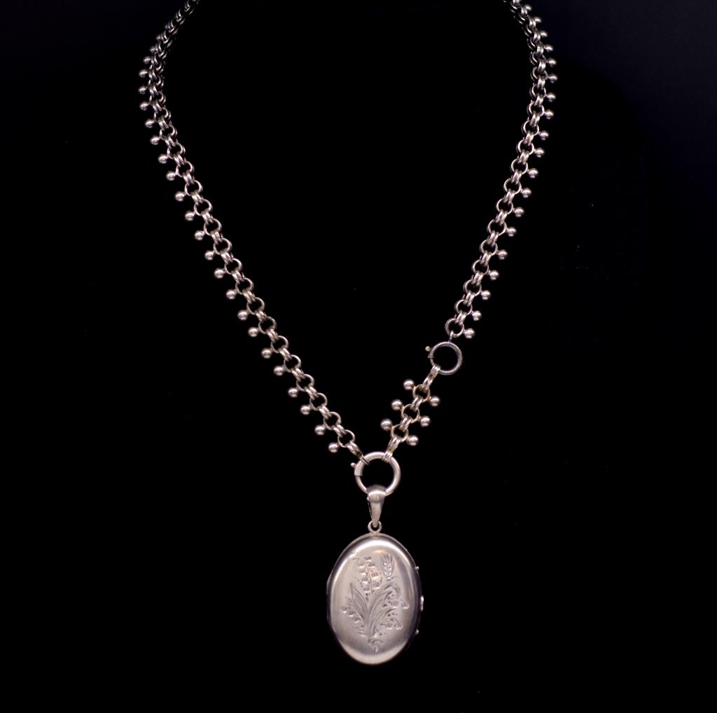 Late Victorian period silver locket and chain - Image 2 of 6