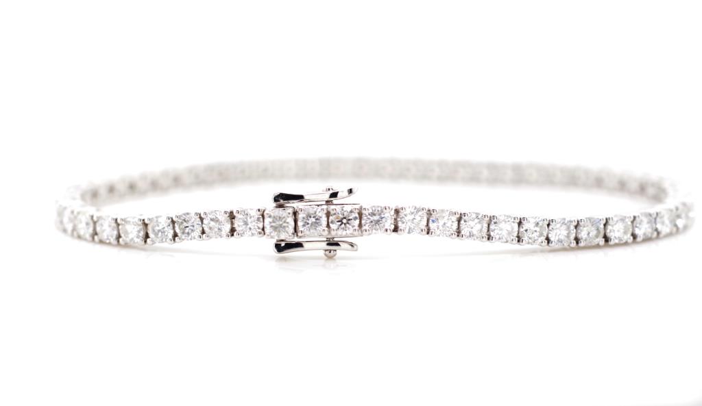 4.57ct diamond and 18ct white gold tennis bracelet - Image 2 of 5