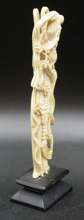 Antique Chinese carved ivory Woman figure - Image 4 of 4