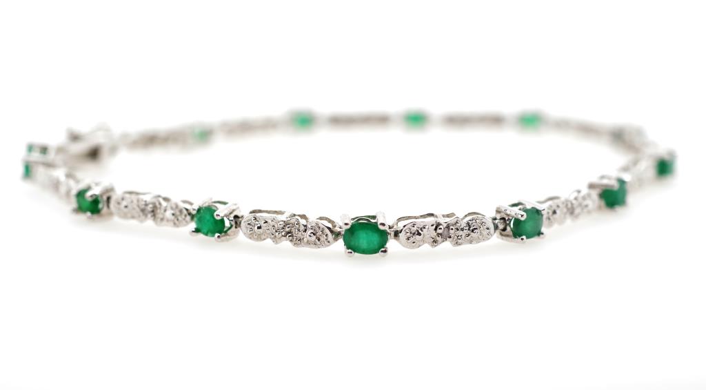 Emerald, diamond and white gold bracelet - Image 2 of 2