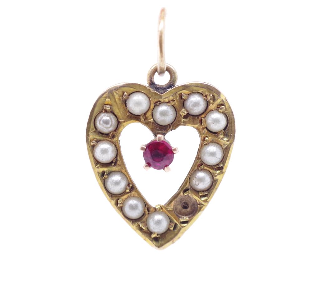 Antique yellow gold heart pendant