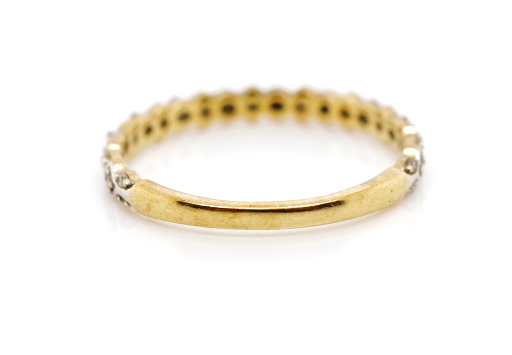 Diamond and 10ct yellow gold ring - Image 2 of 2