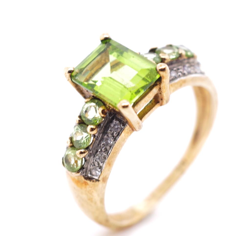 Peridot and diamond set 9ct yellow gold ring - Image 5 of 5