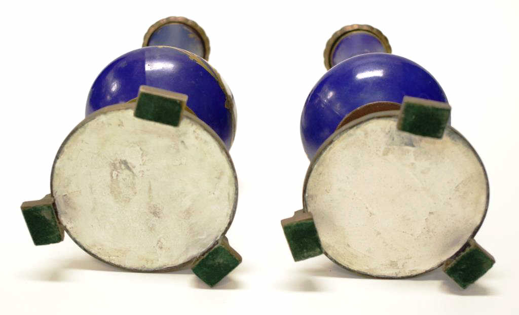 Pair of French porcelain & brass garnitures - Image 5 of 5