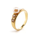 Antique 18ct yellow gold and pearl ring