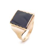 Vintage onyx and 9ct rose gold ring