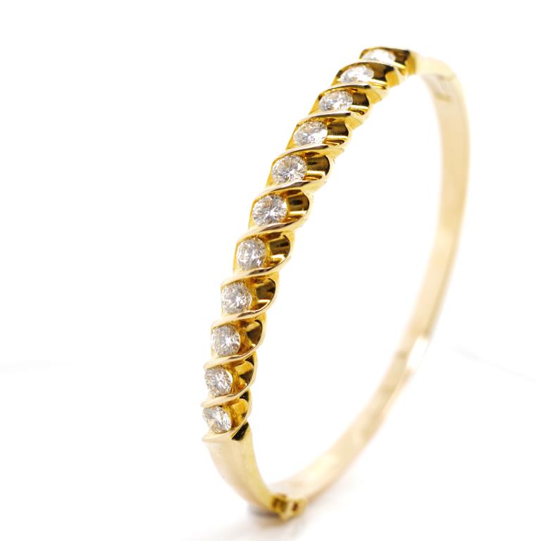 Diamond and yellow gold hinged bangle - Image 5 of 5