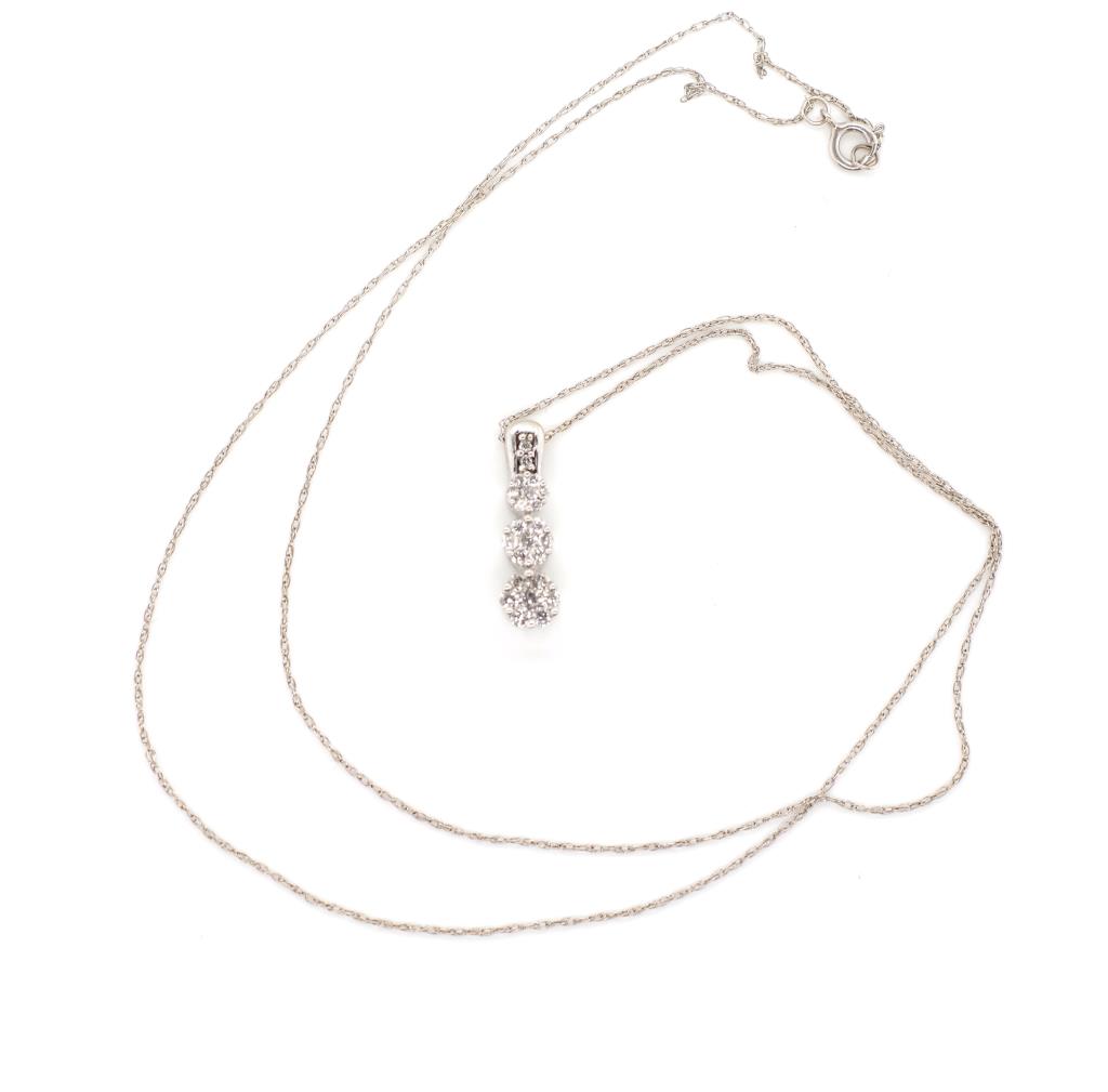 Diamond and 10ct white gold pendant and chain - Image 2 of 3