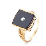 Onyx and pearl set 9ct yellow gold ring