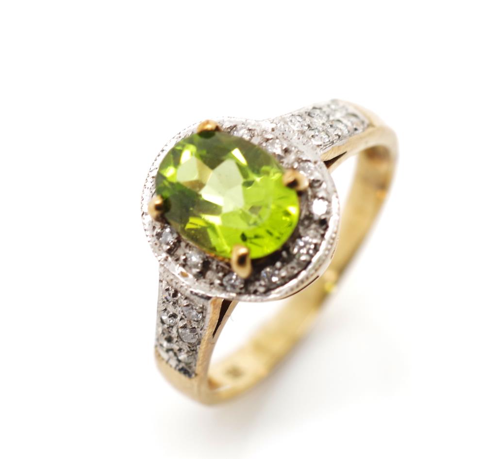 Peridot and diamond set 9ct yellow gold ring - Image 2 of 3