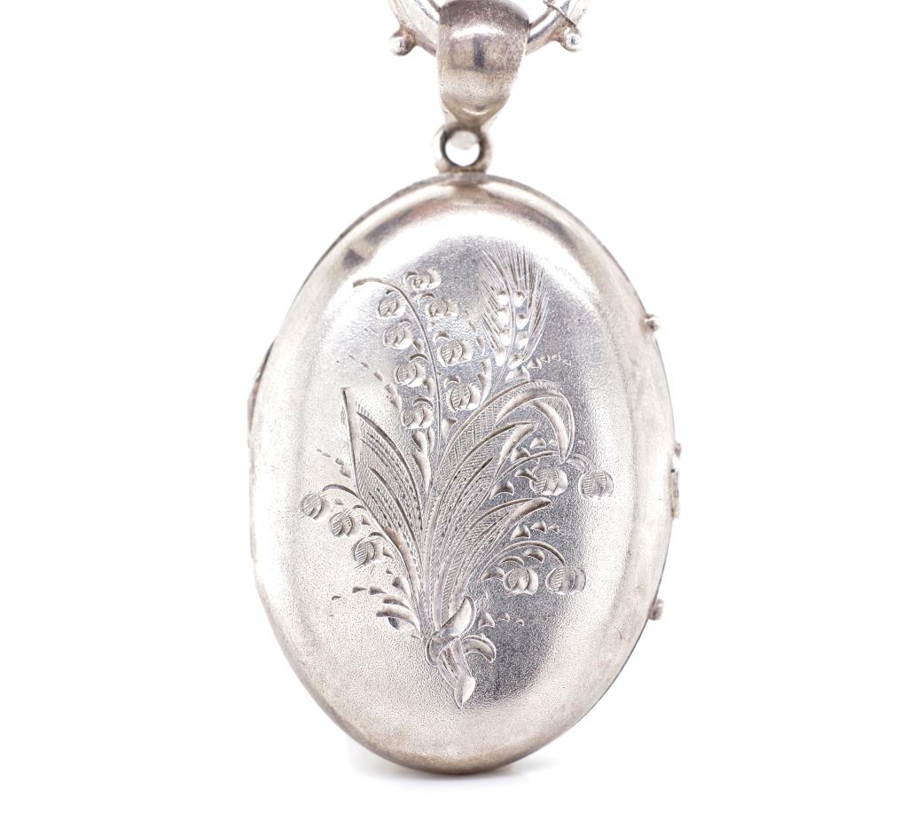 Late Victorian period silver locket and chain - Image 3 of 6