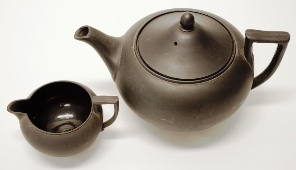 Good Wedgwood black basalt teapot - Image 2 of 4