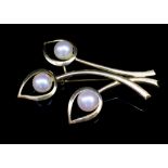 18ct yellow gold and pearl brooch