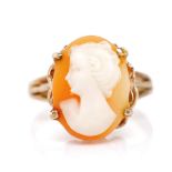 Carved cameo and 9ct yellow gold ring