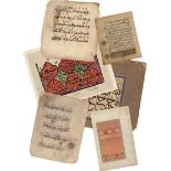 Arabische Kalligraphie: Konvolut von ca. 33 Einzelblättern aus arabischen Koran-...