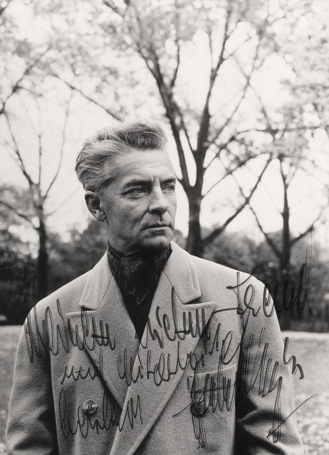 Karajan, Herbert von: 8 Fotografien, teils mit seiner Signatur,