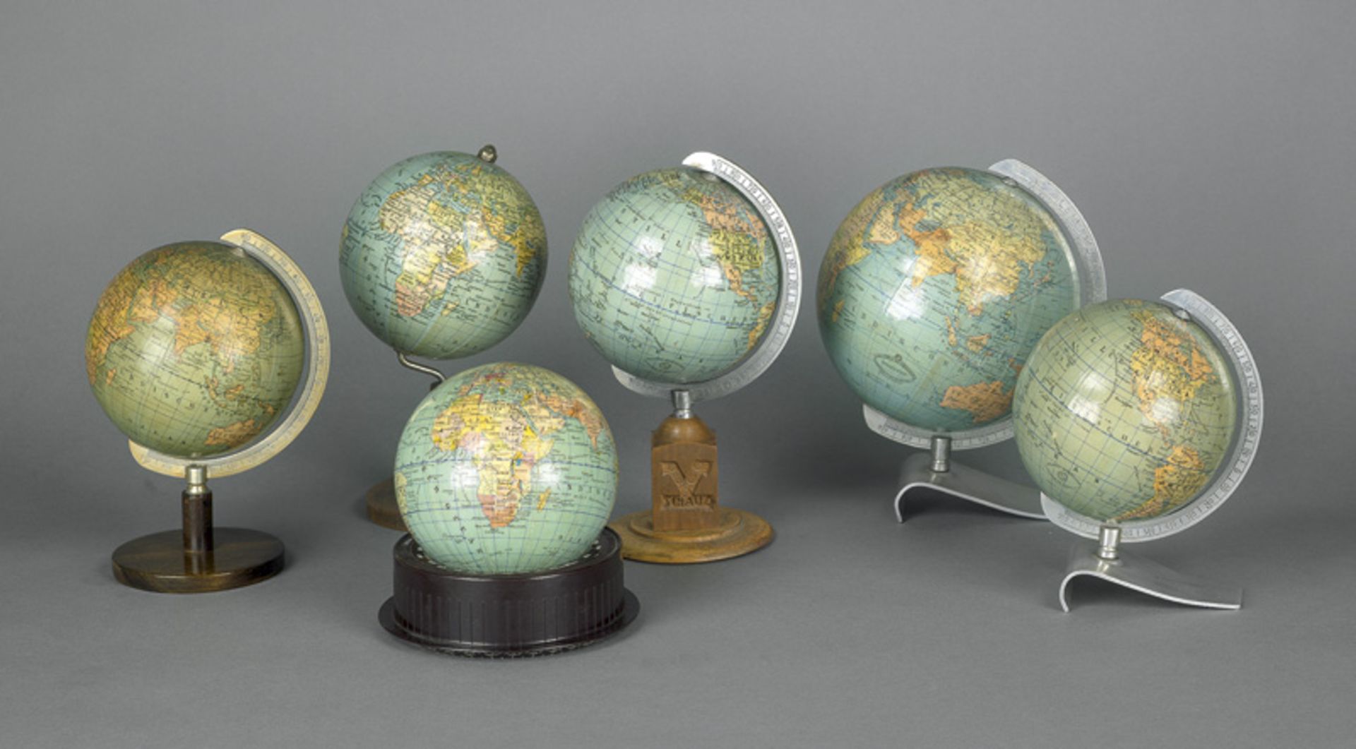 Erdgloben-Sammlung: Sammlung von 6 kleinen terrestrischen Globen unterschied...