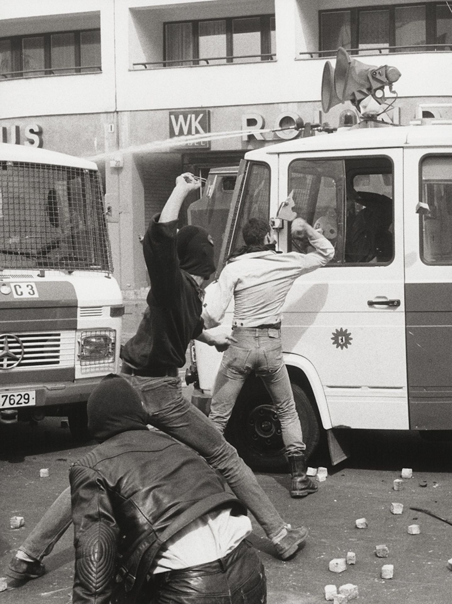 Hebler, Peter: Street riots, Berlin