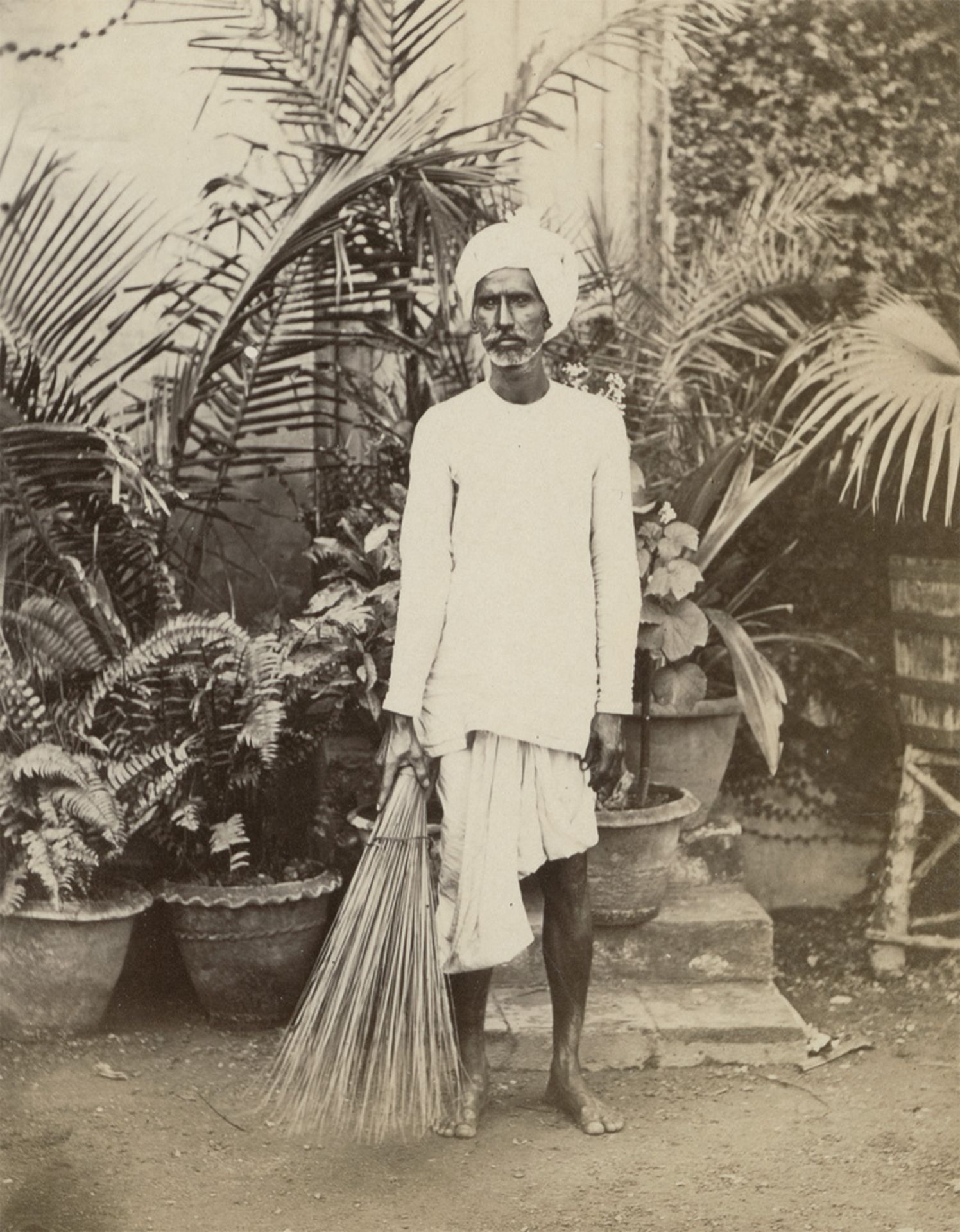 British India: Portraits of servants, street sellers and merchants