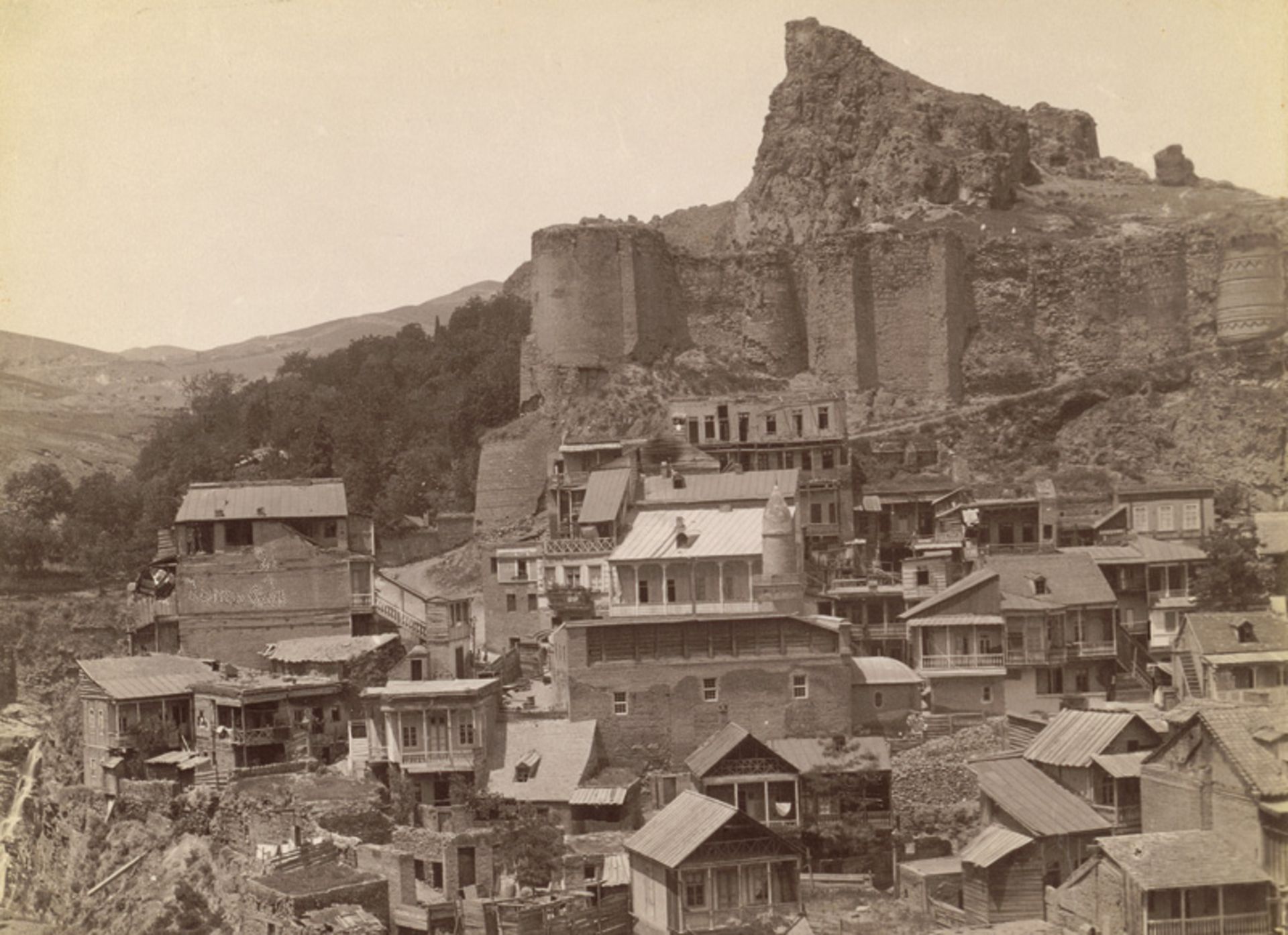Ermakov, Dimitri N.: The old houses ofTiiflis with balconies and the Narikala...