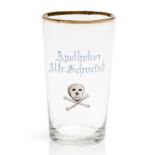 Deutsch: 19. Jh. Becher eines Apothekers mit Totenkopf und gekreu...