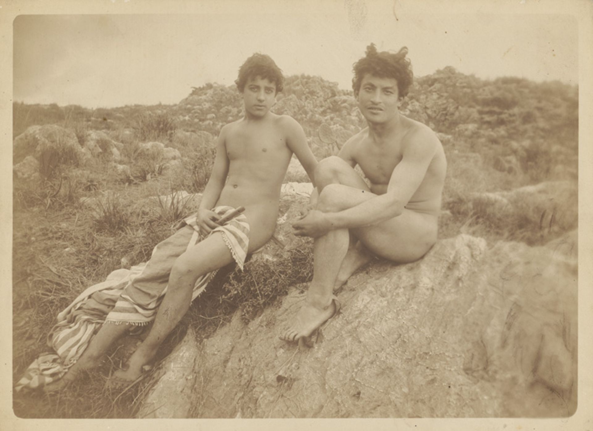 Gloeden, Wilhelm von: Two male nudes on rocks