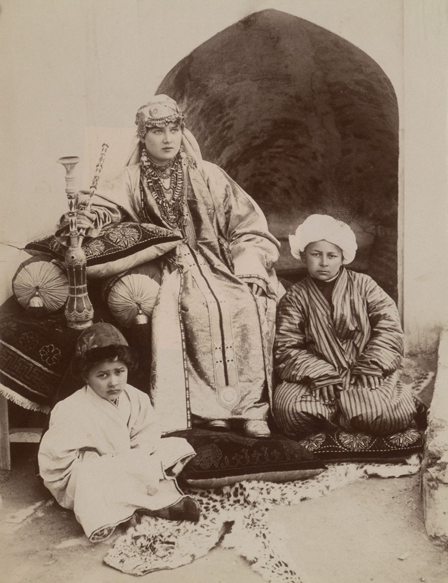 Ermakov, Dimitri N.: Group portrait Buchara; Khevsurs dressed in chain armour...