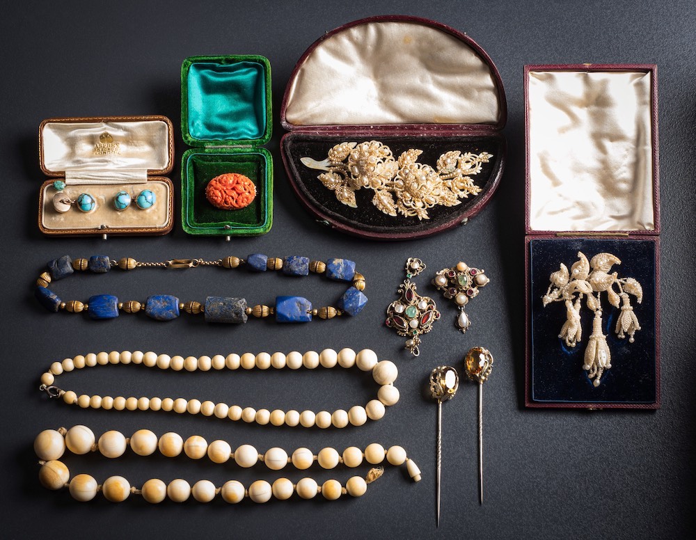 A collection of antique jewellery items to include: a pair of citrine mounted single-stone pins in