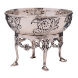 An Edward VII silver bon bon dish and stand, maker Goldsmiths & Silversmiths Co Ltd, London,