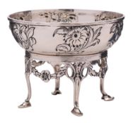 An Edward VII silver bon bon dish and stand, maker Goldsmiths & Silversmiths Co Ltd, London,