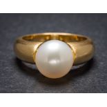 A single cultured pearl ring: the cultured pearl approximately 10mm diameter,